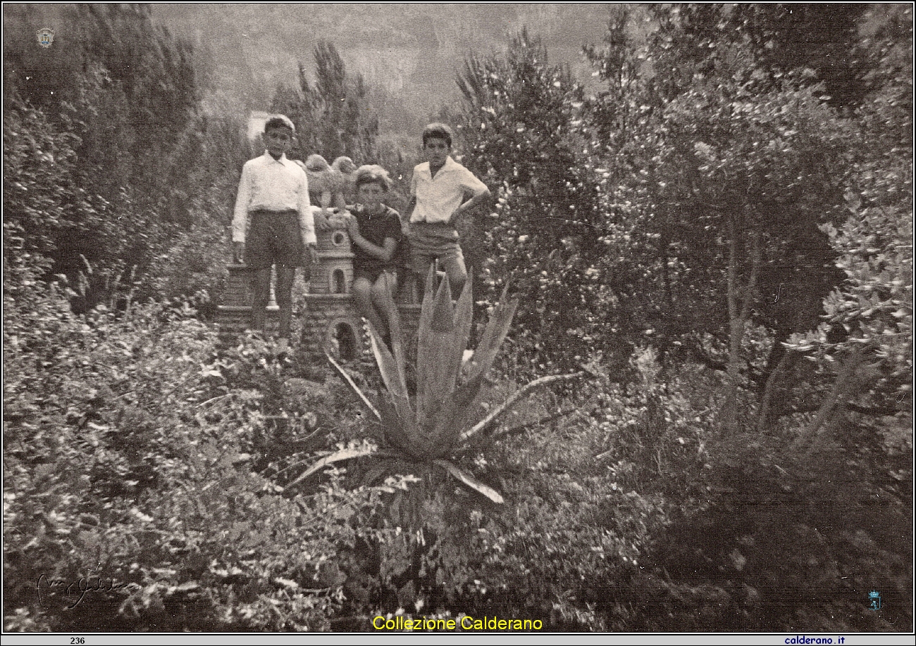 Alle tre torri della Villa Comunale.jpg