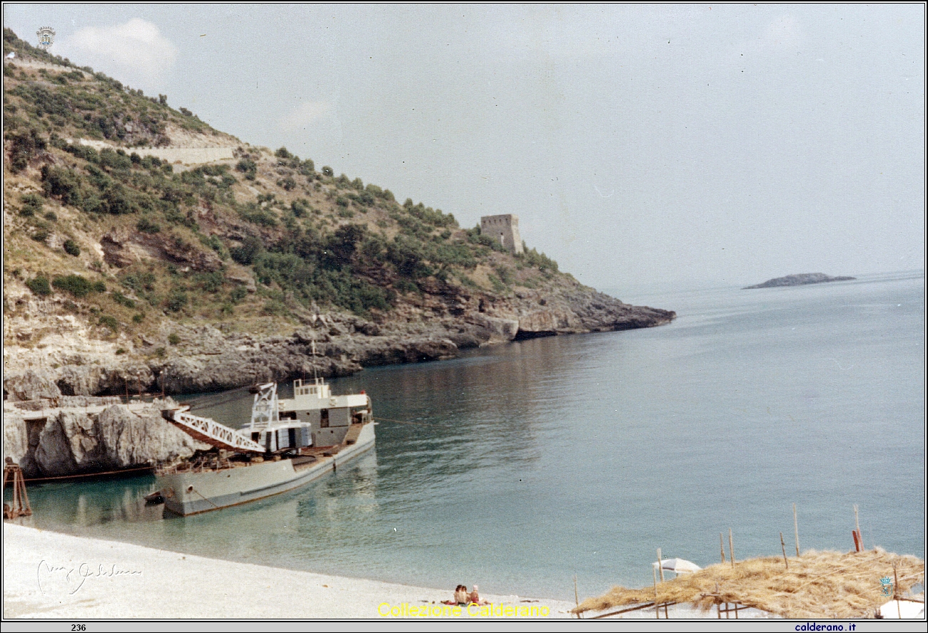 Costruzione del porto - giugno 1963.jpg