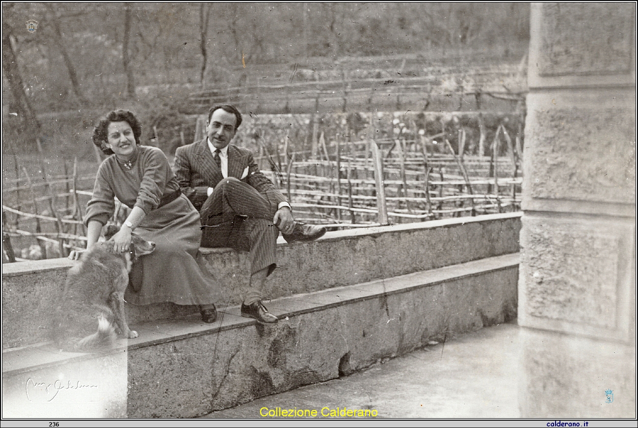 Franca e Biagio Schettino sul muretto.jpg