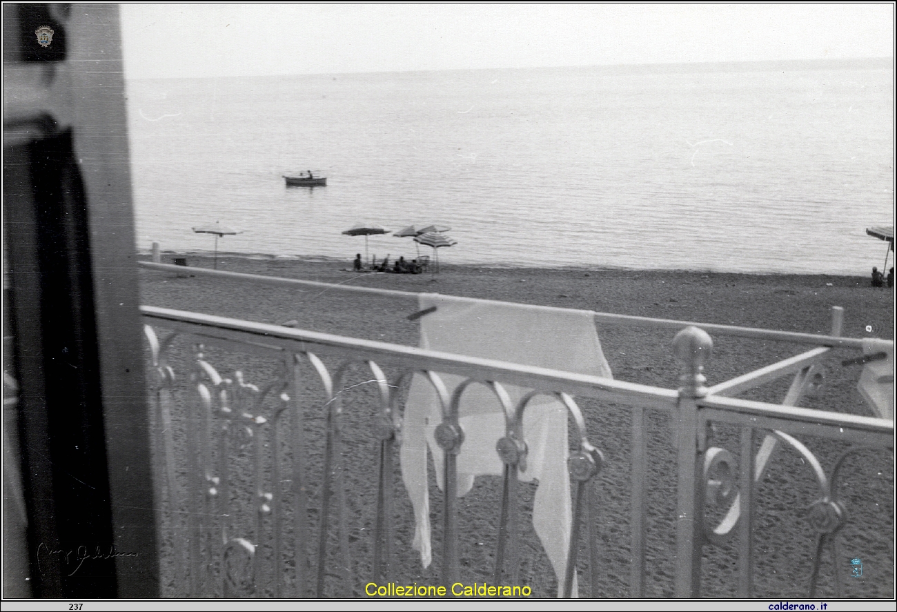 Il balcone sulla spiaggia.jpg