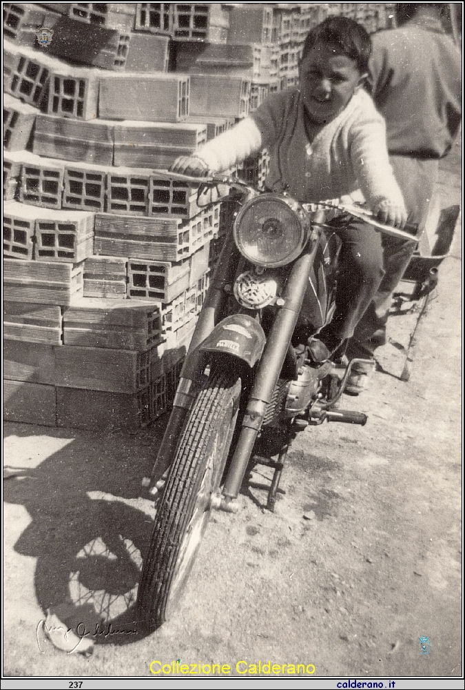 Pippo sulla moto.jpg