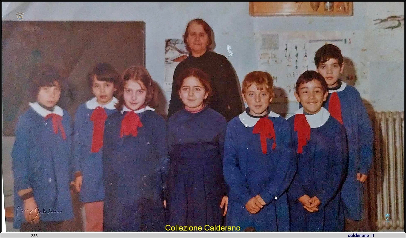 Anno Scolastico 1979-80 con la Maestra Tripodi.jpg