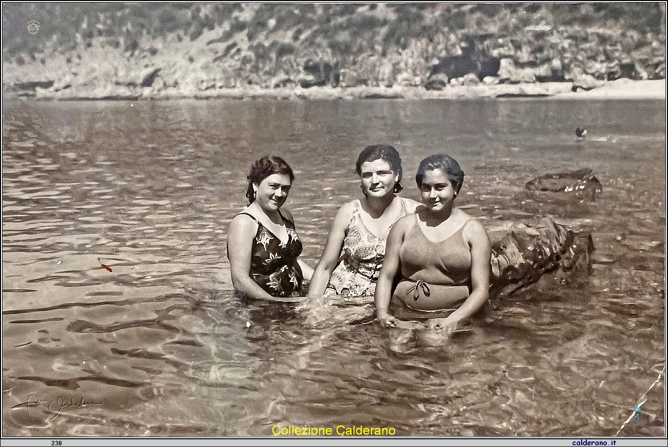 Al mare - Fiumicello 6 luglio 1955.jpg