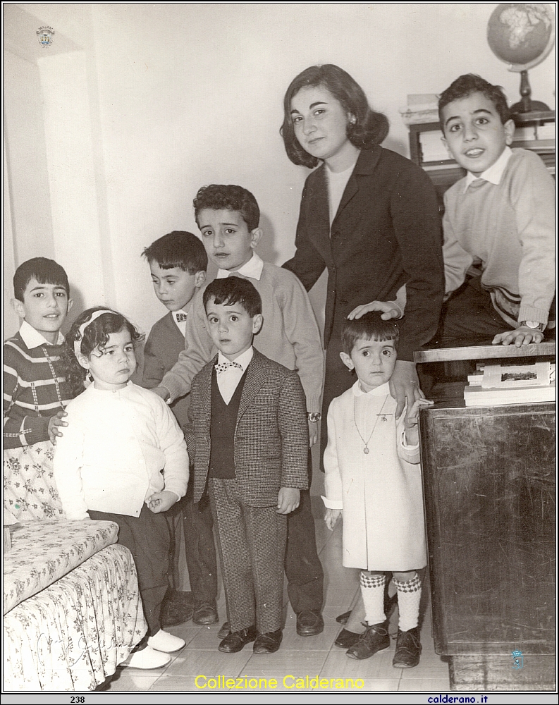 Anna Maria Schettino con i ragazzi.jpg