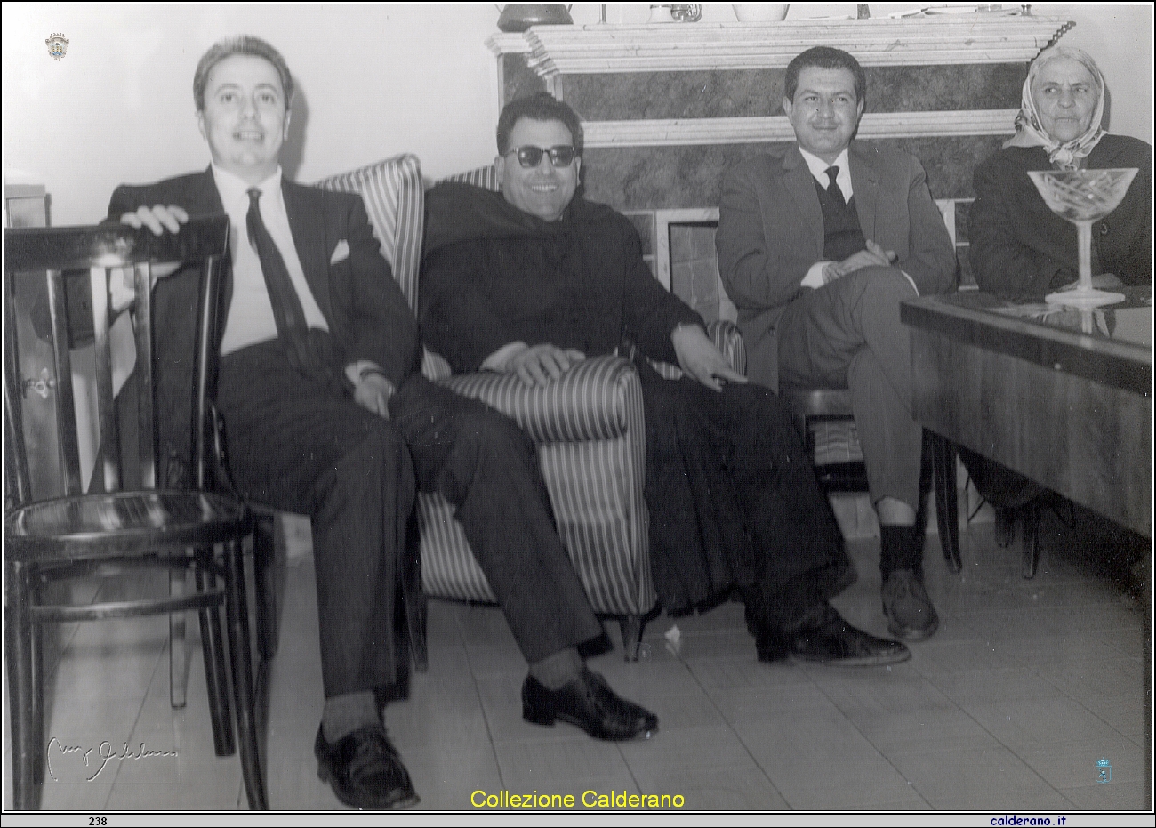 Mario Schettino, Padre Cerracchio, Gaetano Santoro e Maria Schettino.jpg