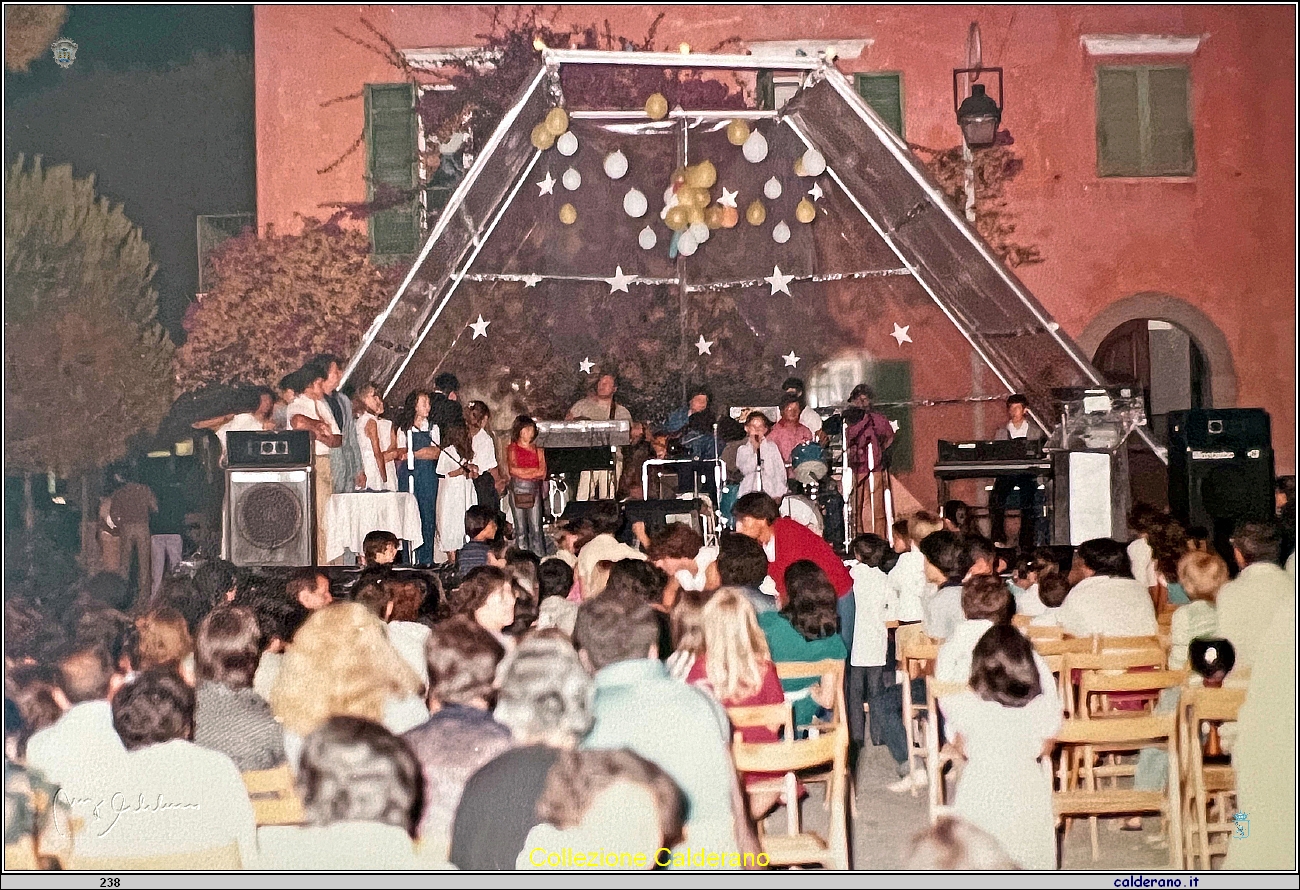 Spettacolo a Piazza del Gesu' con Radio 91.jpg