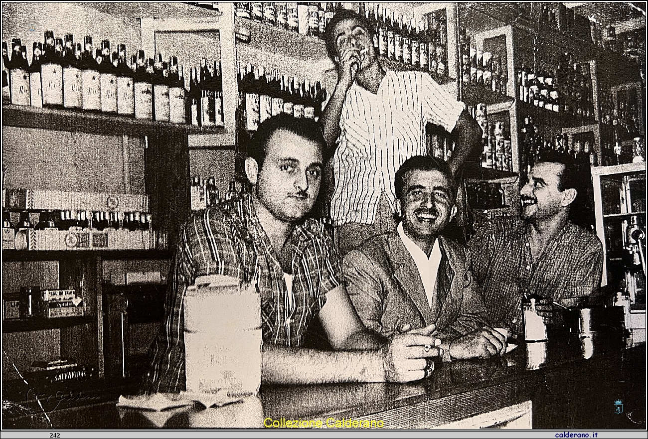 Bar in Caracas di Marateoti - a sn Felice Zaccaro e al Centro Biagio Ignacchiti.jpg