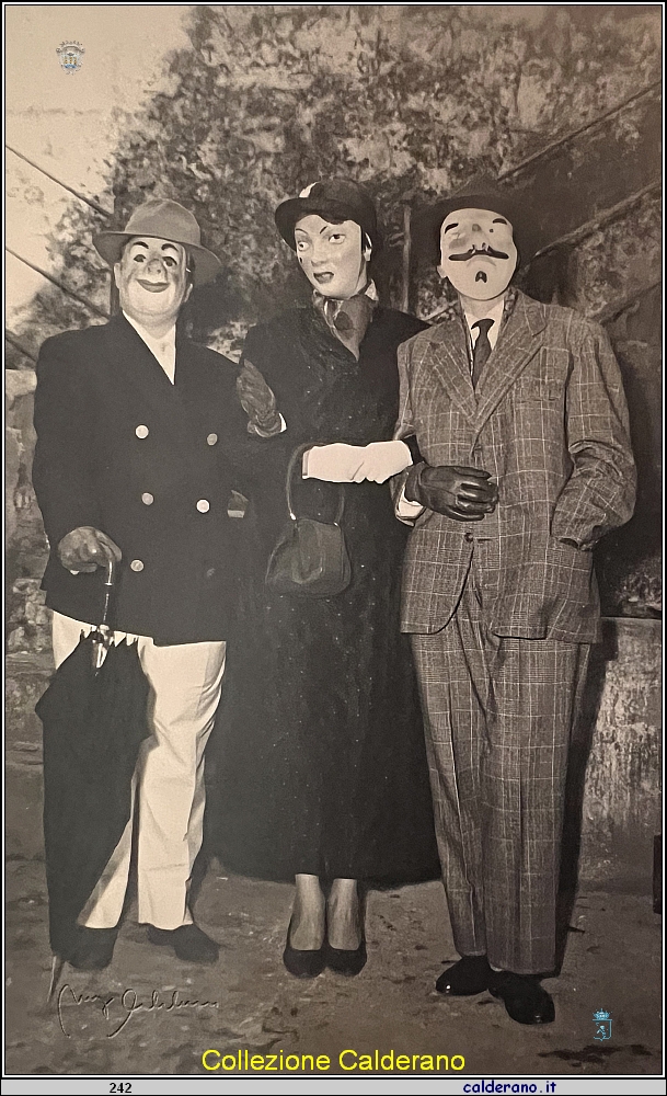 Carnevale 1960 con Franca, Lina e Zia Enrichetta.jpg