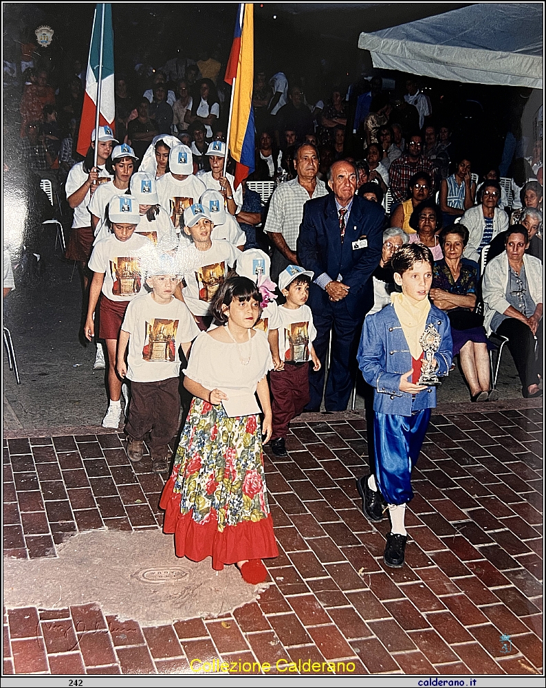 Ragazzi in processione alla Festa di San Biagio a Caracas.jpg