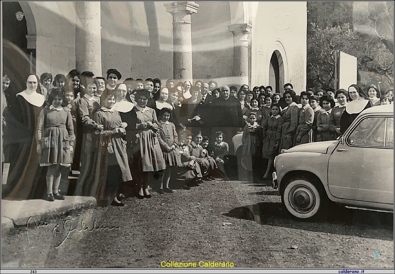 Collegiali del De Pino con il Vescovo Federico Pezzullo.jpg