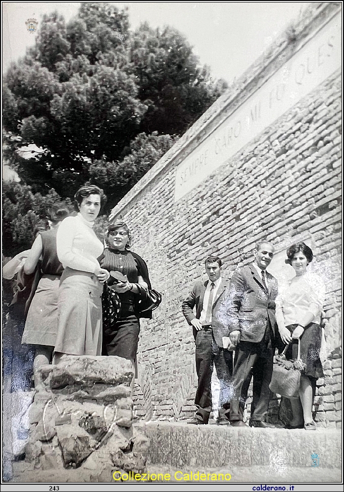 Giuseppe Guida e Romana Madonna a Recanati - 07-05-1965.jpg