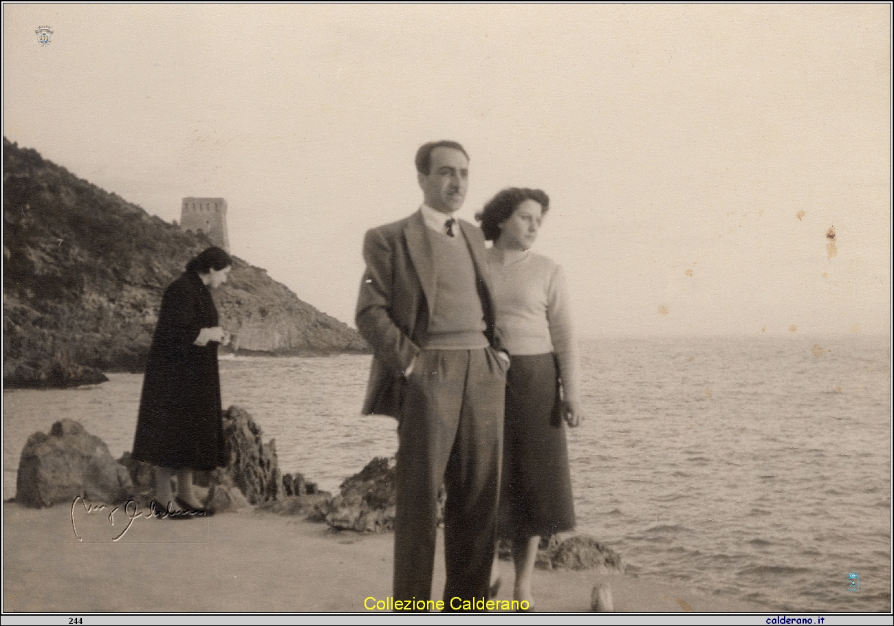 Biagio Schettino e Franca Filato sulla rotonda al Porto.jpeg