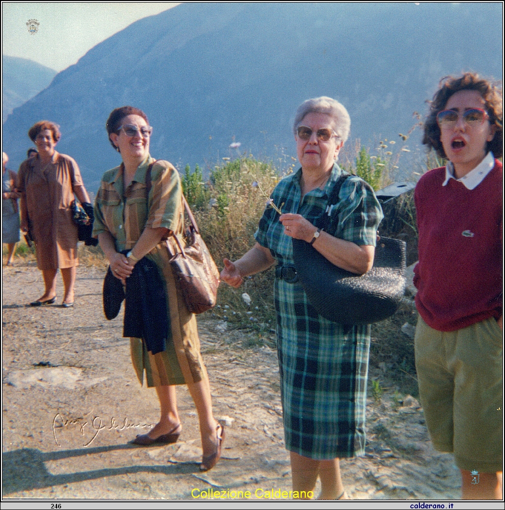 Emilia Calderano. Luisa Corrado, Franca Filato e Maria Vittoria Schettino alla Madonna degli Ulivi.jpeg