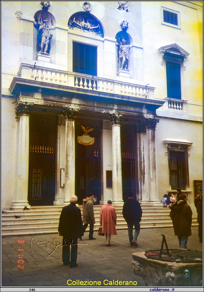 Entrando al Teatro La Fenice.jpeg