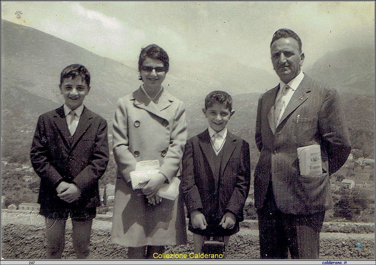 Biagio Labanchi con i figli Emanuele, Immacolata e Riccardo - Maggio 1963.jpg