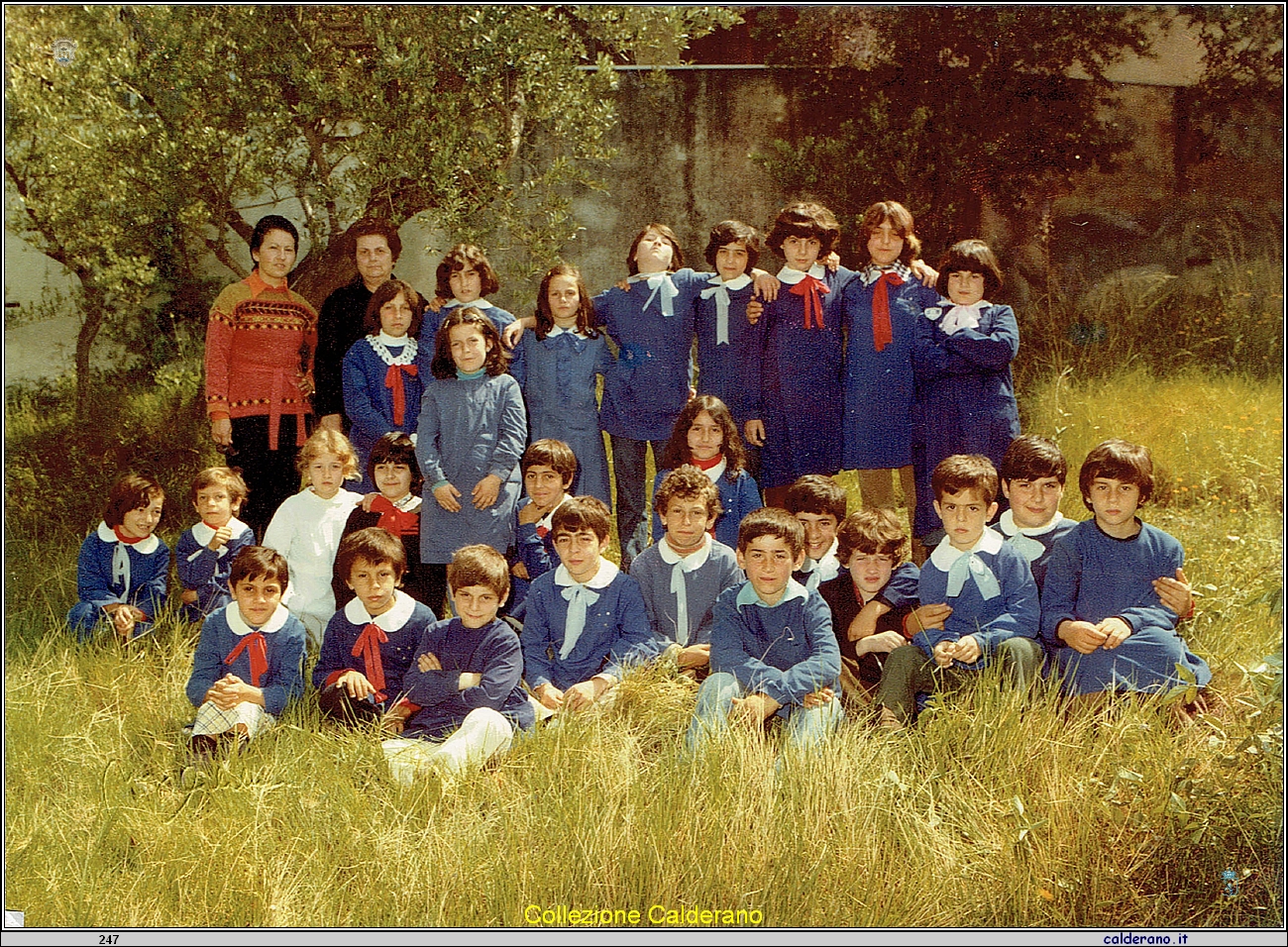 Le Insegnanti Lucrezia Carluccio e Franceschina Schettino a Marina di Maratea - Anno scolastico 1978-1979.jpg