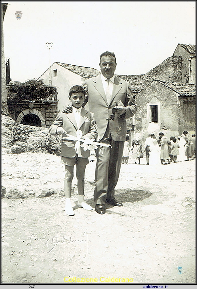 Severino Labanchi con il nipote Emanuele - Prima Comunione 16 giugno 1960.jpg