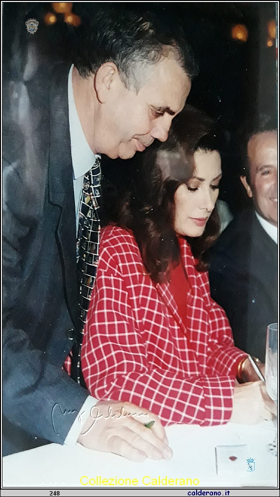 Il sarto Giannilo Malaspina al Sanremomoda di settembre 1996 con Edwige Fenech.jpg