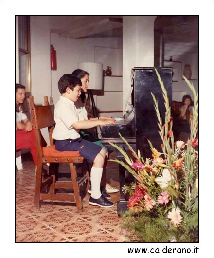 Gregorio al Piano.jpg (82,3 KB)