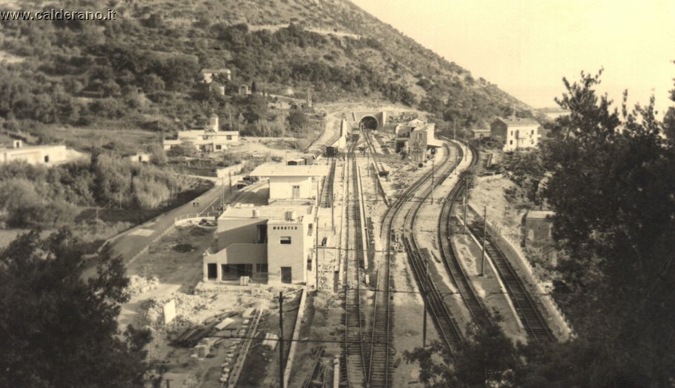 Cartolina La Stazione vecchia e nuova.jpg