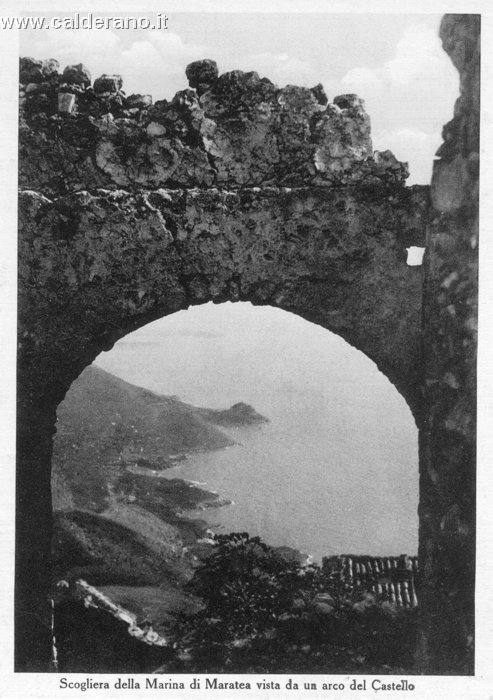 Cartolina La costa da un arco del Castello.jpg