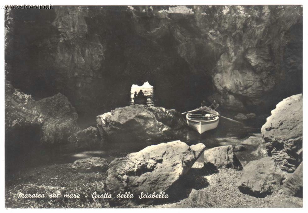 Maratea sul mare - La grotta della Sciabella.jpg