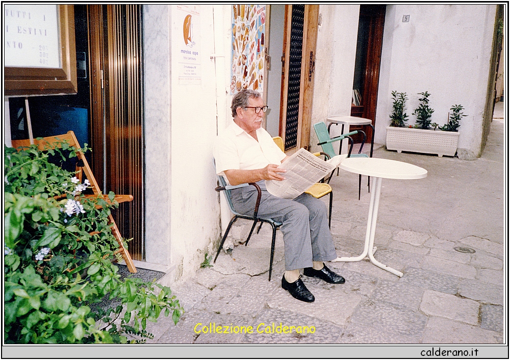 Papa' al bar e il giornale.jpeg