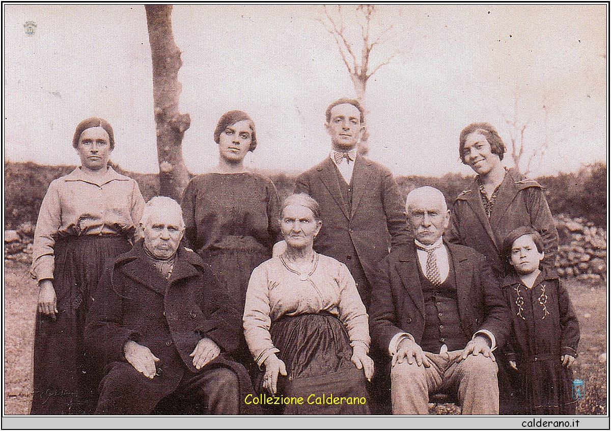 Rosa Lammoglia, Anna Maria Mazzeo, Biagio Mazzeo, Maria Rosa Mazzeo, Il Padre di Rosa, Maria Schettino, Giuseppe Mazzeo e Antonietta Mazzeo - Massa 1928.jpg